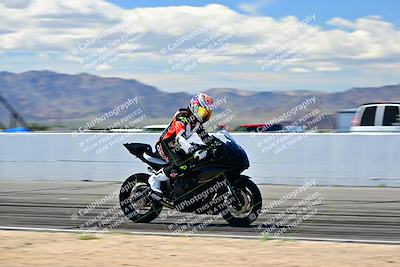 media/Mar-25-2024-Moto Forza (Mon) [[8d4319bd68]]/4-Novice Group/Session 4 Front Straight Speed Pans/